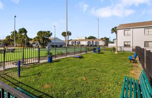 Melbourne Wohnung | Chic 3BR/2BA Escape: Pool, Gym, Laundry in Unit