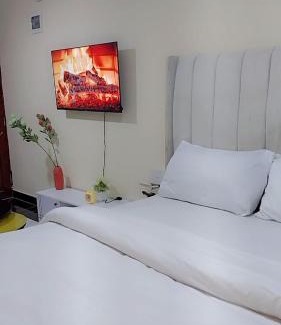 Manyimbo Wohnung | Enchanted stays- Tomorrowland studio apartment