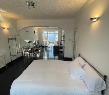 Lea Bridge Haus | Gorgeous space near central