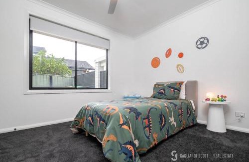 Shepparton South Haus | Shepparton Escape: Chic 3BR near Lake