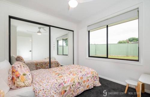 Shepparton South Haus | Shepparton Escape: Chic 3BR near Lake