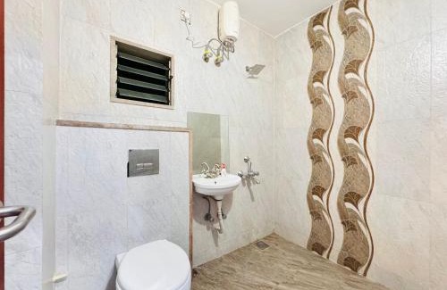 Indore Wohnung | Home Escape 2BHK Apartment Near Brilliant Convention Centre - Adults Only