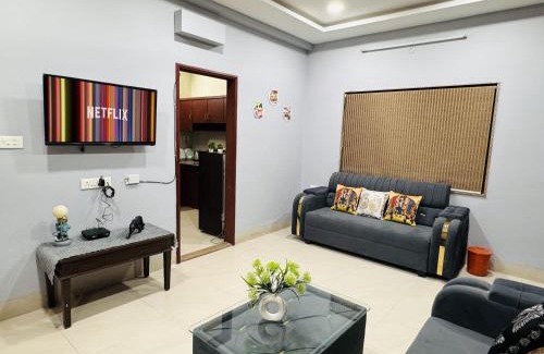 Indore Wohnung | Home Escape 2BHK Apartment Near Brilliant Convention Centre - Adults Only