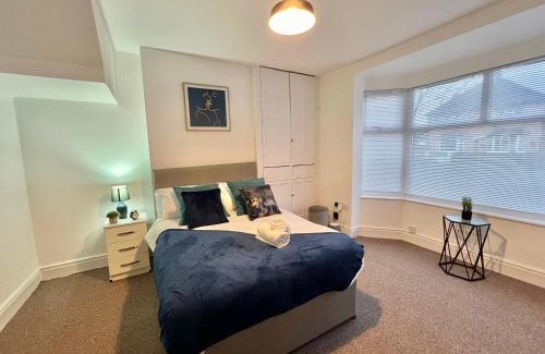 Holbrooks Haus | Spacious 5-bed house in Coventry by Seeka Stay, Ideal for business, Sleeps 7!