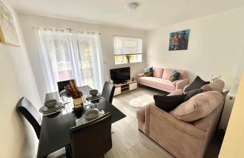 Holbrooks Haus | Spacious 5-bed house in Coventry by Seeka Stay, Ideal for business, Sleeps 7!