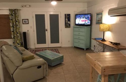 East End Haus | Pineapple Cottages SGI