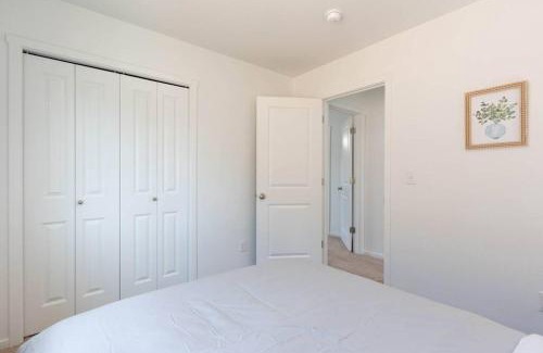 North Image Haus | Modern 3b/2b Retreat near Portland (Must-See)