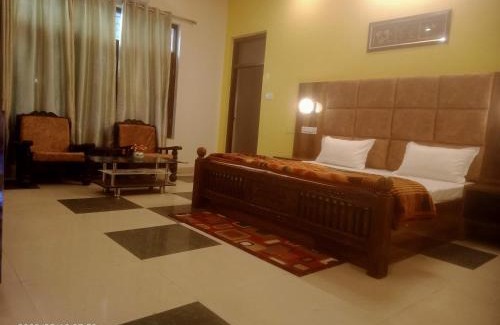 Gunehr Haus | KAMAKSHI GUEST HOUSE