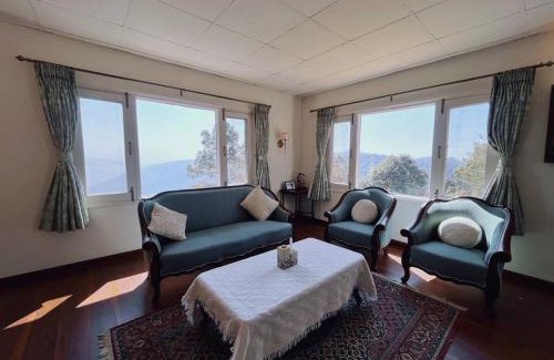 Shimla Haus | Master Bedroom Near Chail Sanctuary Woodrose Est