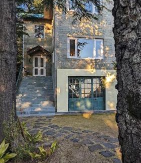 Shimla Haus | Master Bedroom Near Chail Sanctuary Woodrose Est