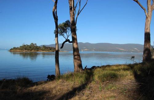 Apollo Bay Haus | Bruny Island, Secluded Waterfront on 5 acres