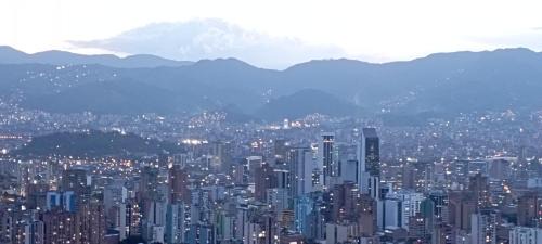 Villa Hermosa Wohnung | Comodo apartamento en Medellín con una vista maravillosa de la ciudad