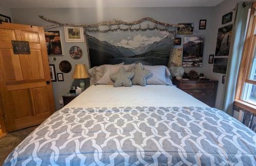 Surry Haus | Pond Memories - National Parks Suite - Paddling Included!