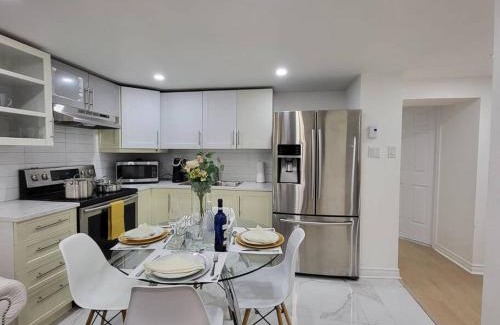 Laval Wohnung | Bel appartement moderne et propre, zone calme