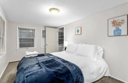Rosedale Haus | Spacious 4BR - Close to KU, Westport, Plaza