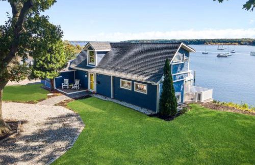 East Greenwich Haus | East Greenwich Waterfront Gem Renovated with Kayaks