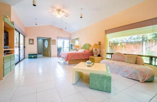 Lomas de Cocoyoc Haus | HostPal Casa Familiar Estilo Colonial