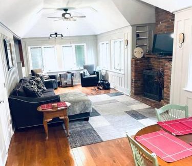 Shrewsbury Skihütte | Only Minutes to Downtown Webster Groves