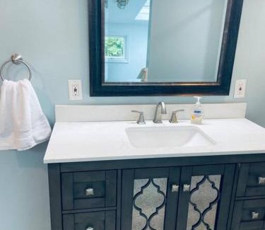 Shrewsbury Skihütte | Only Minutes to Downtown Webster Groves