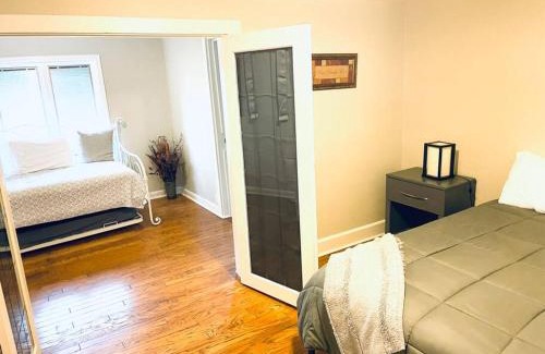 Shrewsbury Skihütte | Only Minutes to Downtown Webster Groves