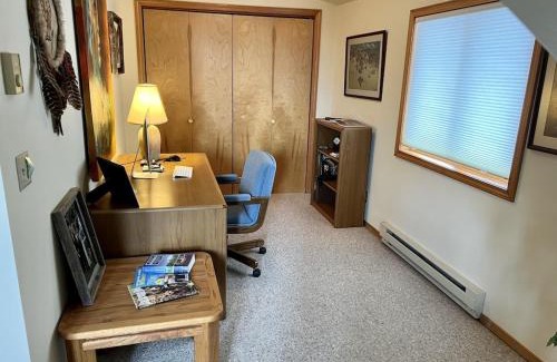 South Park Skihütte | Ski Jackson Hole, Yellowstone access, Indoor jacuzzi, remodeled kitchen n baths.