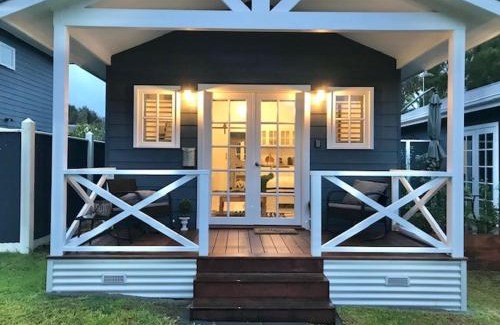 Rye Haus | Hamptons In Rye Green Cottage 3 Mins to Hot Springs!