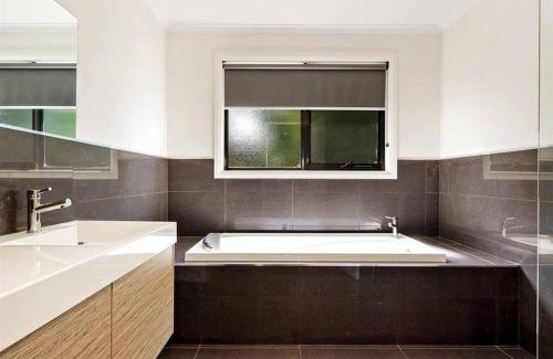 Newstead Wohnung | Luxury, spacious and modern 3 bedrooms house