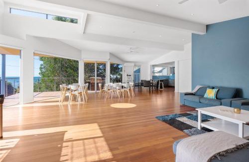 Toowoon Bay Haus | MODERN BEACH MANSION / 2 MINUTES FROM WATER
