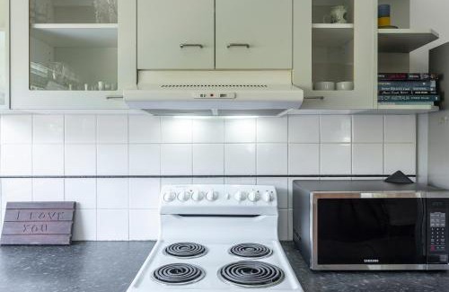 Budgewoi Haus | Cute and Relaxed Holiday Home - Close to Beach