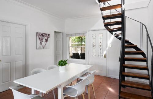 Budgewoi Haus | Cute and Relaxed Holiday Home - Close to Beach