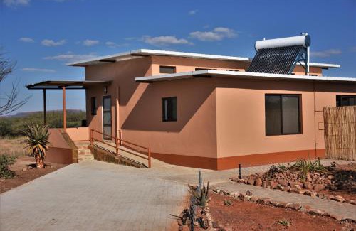 Otjiwarongo Kabine | Cheetah View Lodge