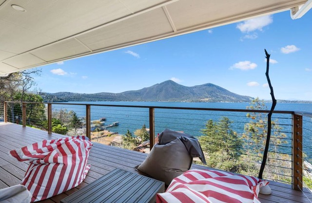 Little Big House overlooking lake and mountain for quiet relaxing getaway