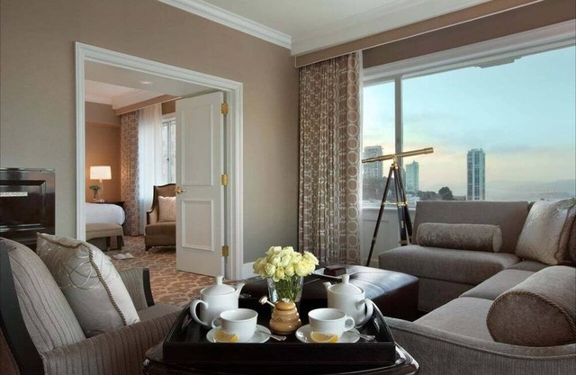 1-Bedroom Suite at a 5⭐️ Hotel