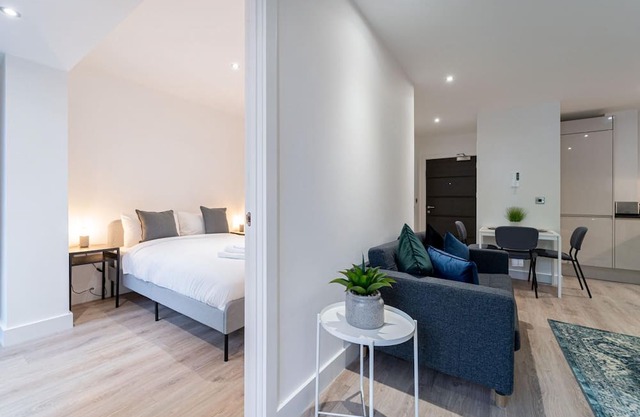 Seven Living Residences Solihull - Modern Studios NEC and BHX