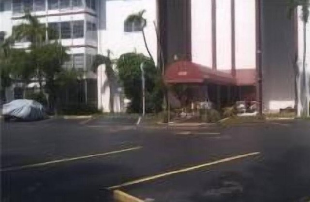 1 Bedroom Condo 437623 by Houzlet