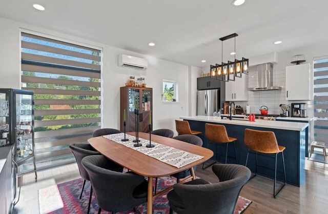 Casa Vista: Modern Townhouse in Columbia City