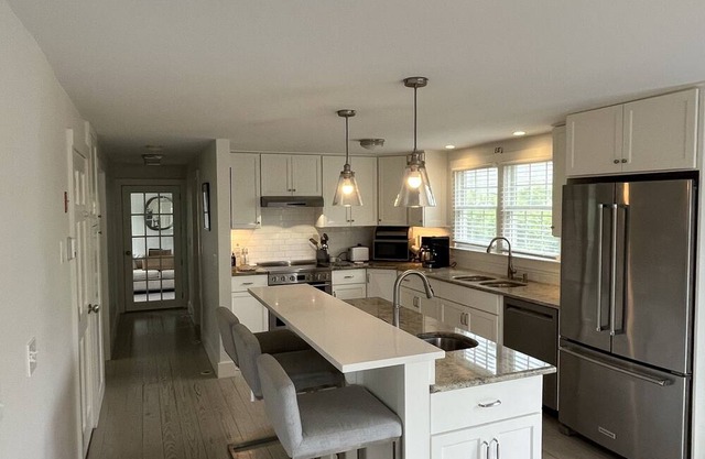 Three Bed, Two Bathroom, Mid Island Location.