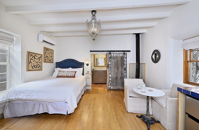 Dos Hermanas Casita 8 | Cozy Downtown | Studio