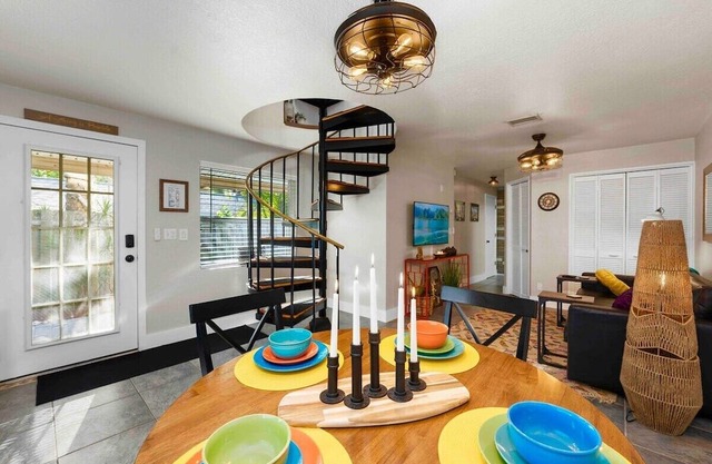 Private River View Balcony- King Bed-Near Beach