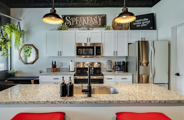 NEW Studio with 2 Beds 7 mins to Broadway