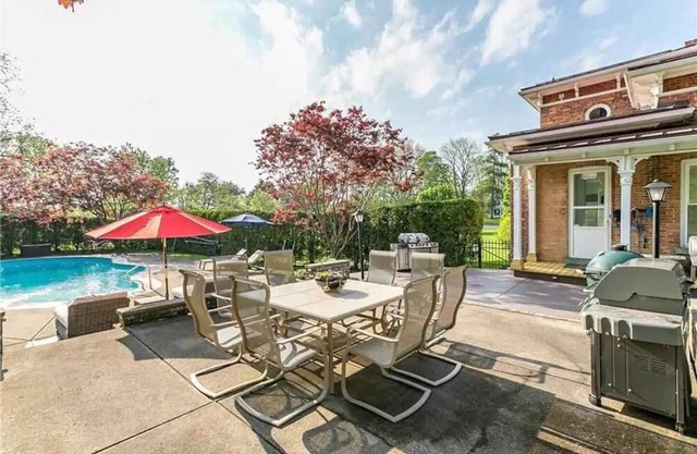 Sparkling Pool, 3 Lush Acres
