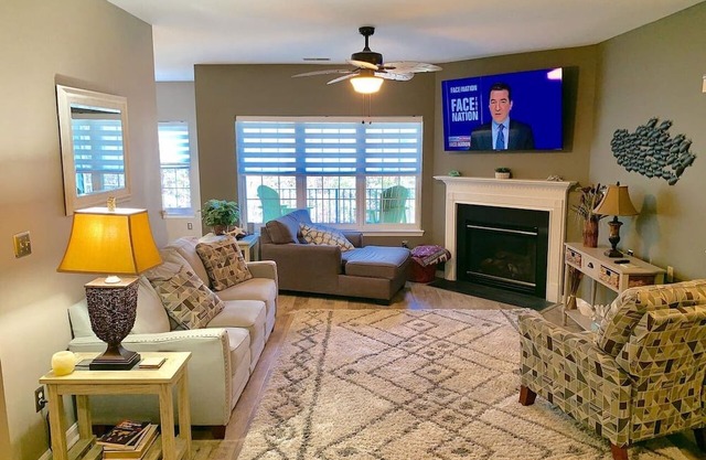 Cozy, clean, peaceful and modern condo in safe area. Come lay back & Relax!
