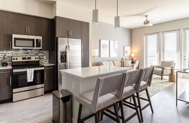 Modern Apartment in Prime Location (ID8690X07)