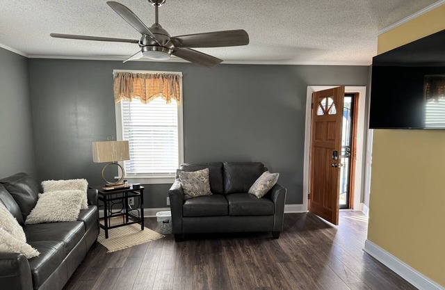 Danville VA cozy DanRiver Mill Home, walking distance to Casino