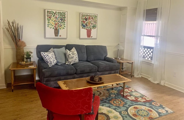 Private & comfortable apt. In quiet neighborhoods