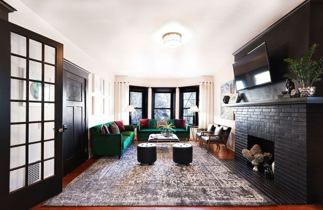 NEW Large, Upscale Apt Steps to Elmwood w/Parking!
