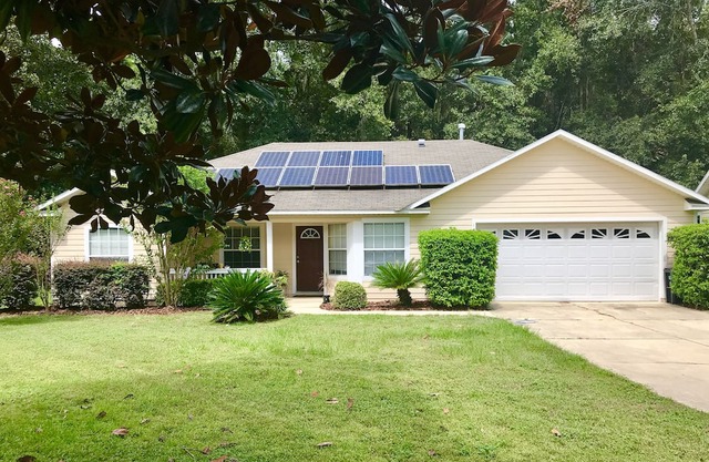 Gator Alumni House, 2 Miles From Campus