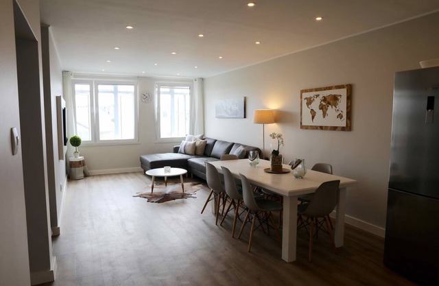 Stadtmitte (modern apartment) - walking distance to the beach & restaurants / cafes