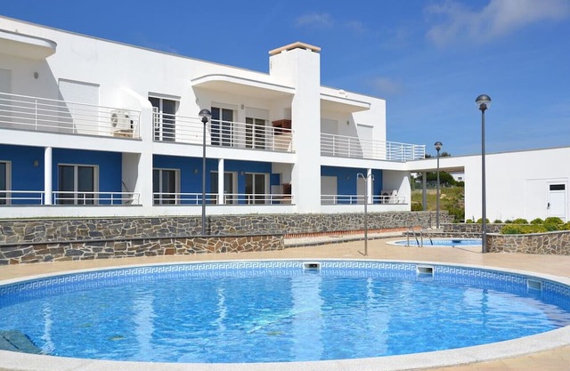 Schöne Wohnung in der touristischen Gegend von Aljezur, mit Blick auf den Strand
