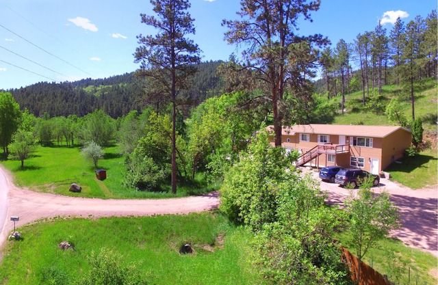 Deer Camp, 2 Bedrooms 2 baths in the trees, lots of wildlife